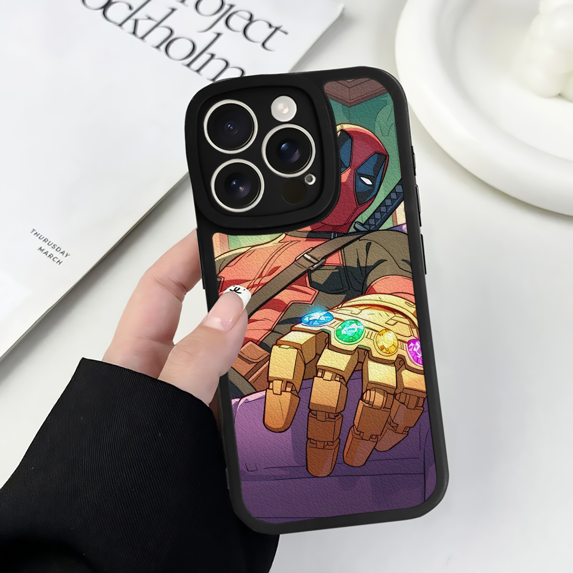 （画像用） Deadpool デッドプール 【iPhone 16シリーズ対応】シリコンスマホケース（レザー調） 材質：シリコン